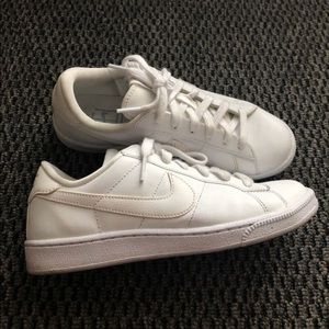 White nike sneakers